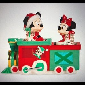 Mickey & Minnie holiday salt pepper shaker